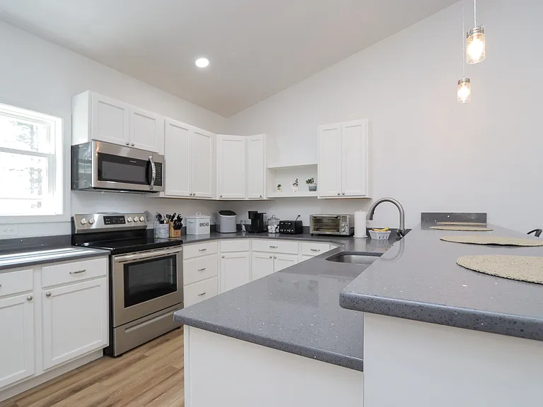 177 Thompson St — Photo 9