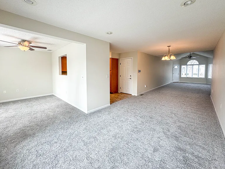 800 Hope Dr — Photo 3