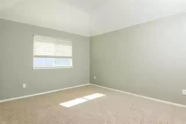 112 Worchester Ln — Photo 4