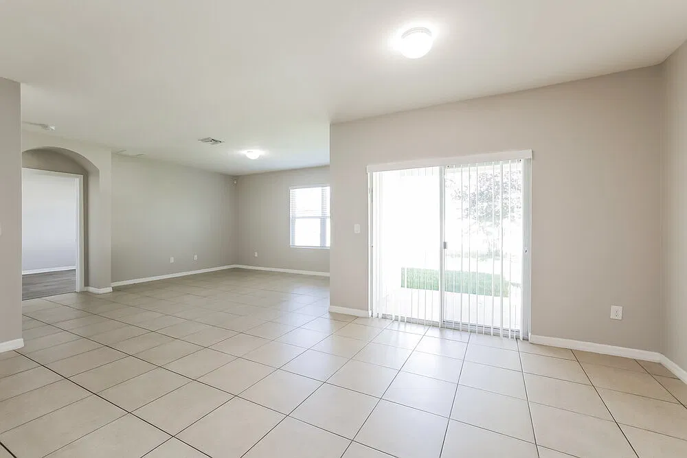 4 bed, 2.0 bath, 1828 sqft, $2,360 — Photo 4