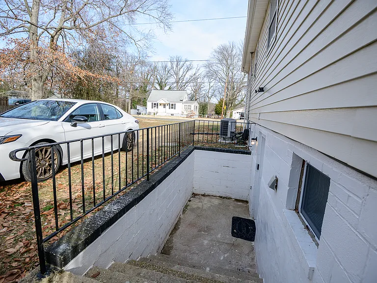 8007 Prince Georges Dr — Photo 5