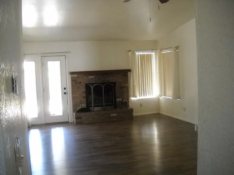 2210 Iris Dr — Photo 7