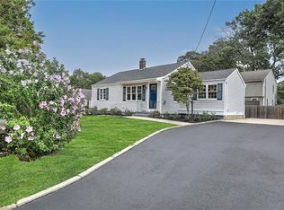 2 Smith Ave, Barrington, RI 02806