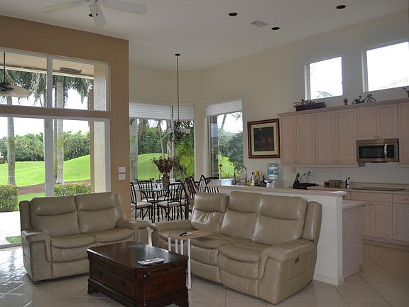 Home For Sale In Woodfield Country Club