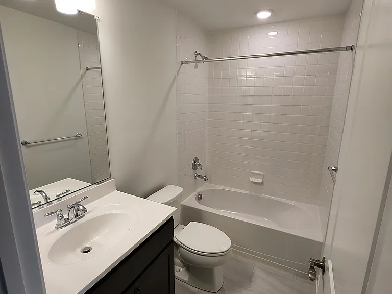Bathroom 2 (hallway bathroom)