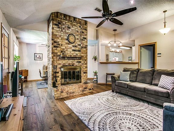 5th image of 410 Lantana Dr