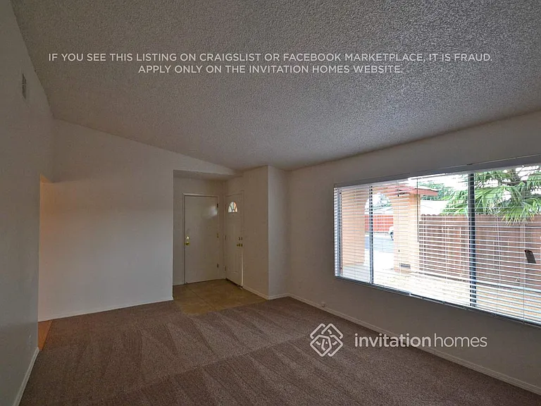106 Brockton Ct — Photo 2