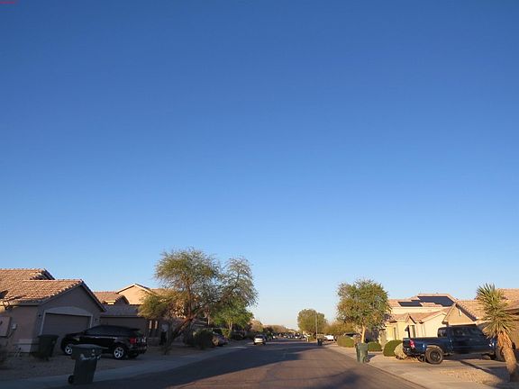 5th image of 1004 N Desert Willow St