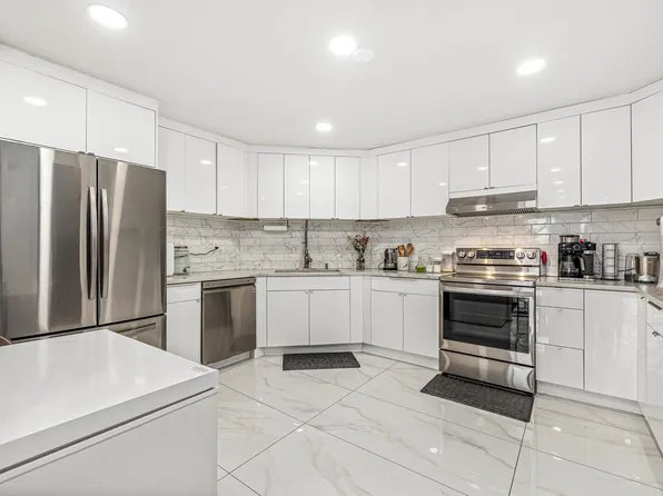 427 Harmon Cove Tower image 1 of 24