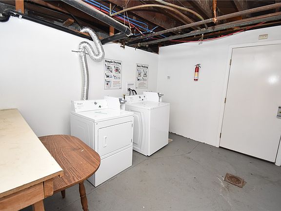 3rd image of 926 Island Ave