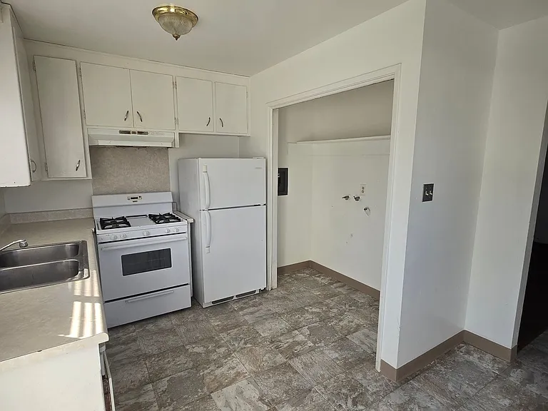 1915 Celeste Ct #B — Photo 6