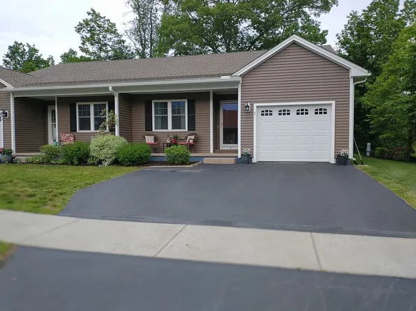 4 Silver Crest Ln, Greenfield, MA 01301