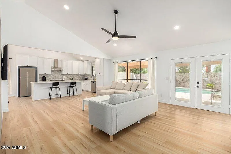 4 bed, 1986 sqft, $3,000 — Photo 4