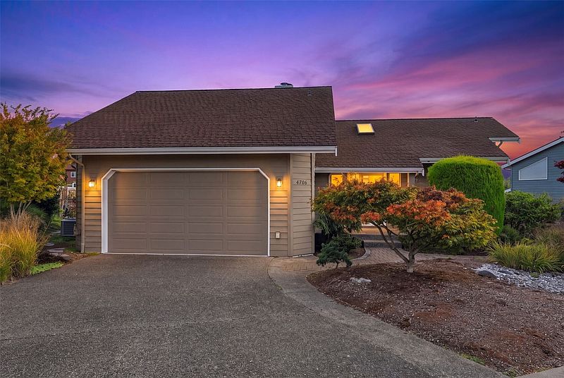 2nd image of 4706 Silver Bow Road NE