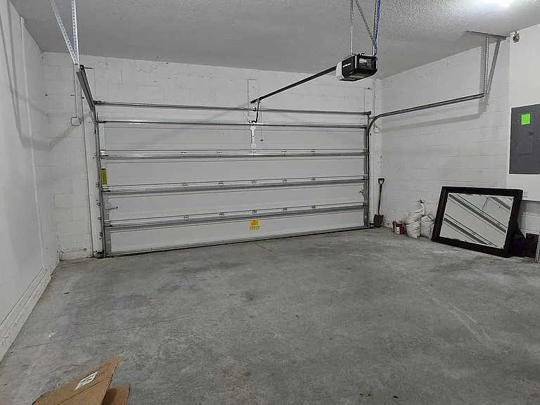 15660 Merlin Ave — Photo 11
