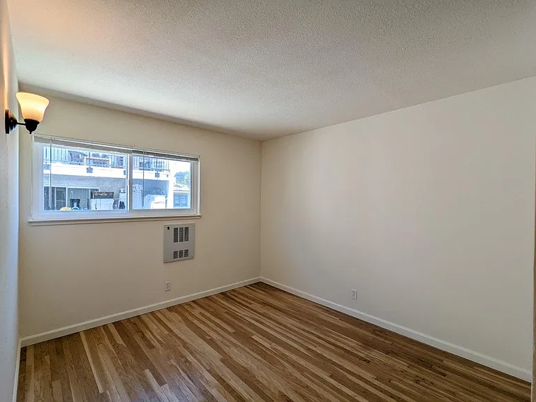 Vanguard Apartments — Photo 31