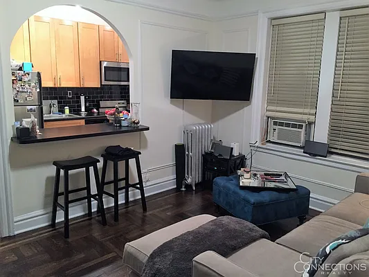 Rented by City Connections Realty | media 8