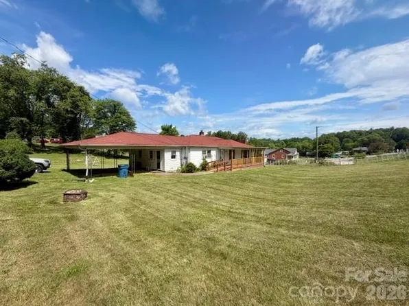 3808 McCall Rd, Lenoir, NC 28645