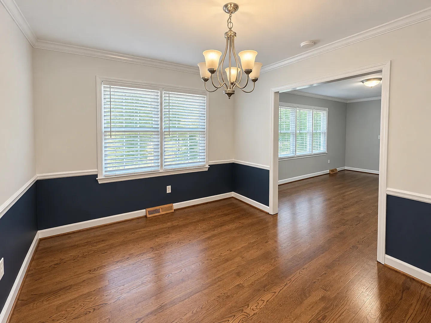 Charming Taylors Home | Spacious Living & Prime Location — Photo 2
