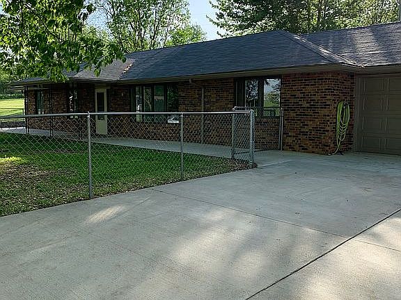 3rd image of 25953 Lilac Rd