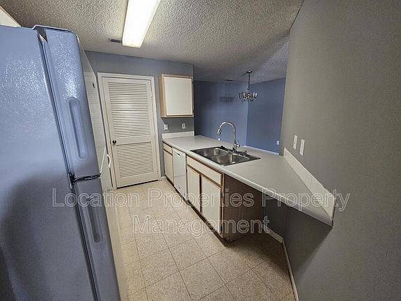 2nd image of 3923 Overland Dr #1