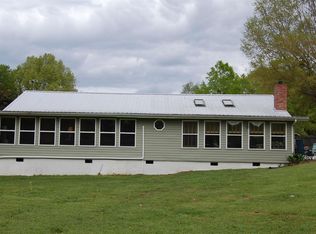 1061 Natures Cove Rd, Saluda, SC 29138