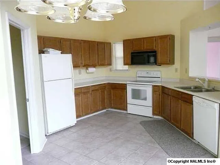 214 Millstone Ln — Photo 2