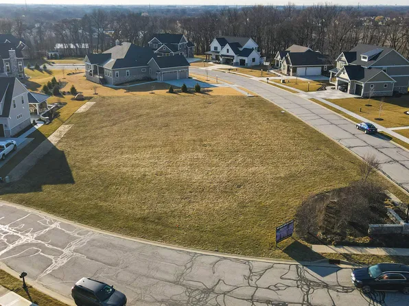 4105 Brigata Dr, Valparaiso, IN 46385