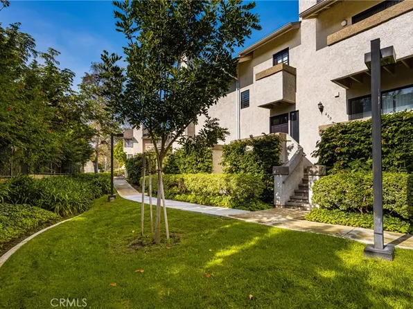 403 Harbor Woods Pl #403, Newport Beach, CA 92660