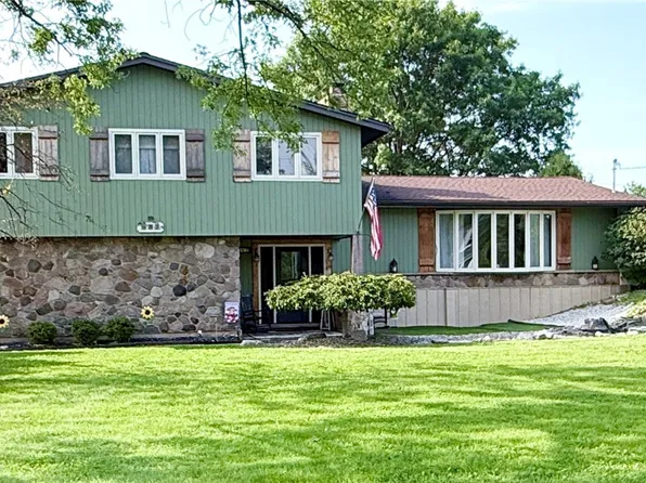 987 N Hewitt Dr, Lewiston, NY 14092