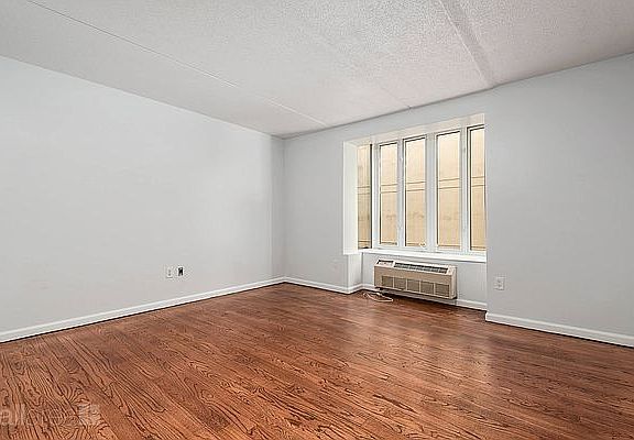 4th image of 88-20 Parsons Blvd #3