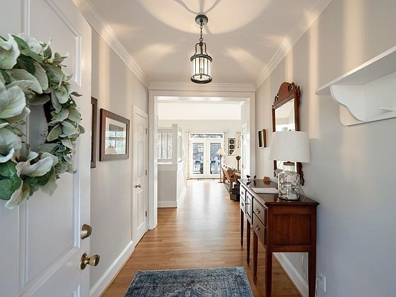4th image of 133 Oakton S