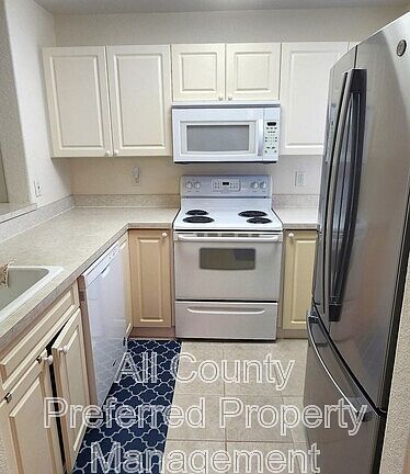 2nd image of 606 Seaport Blvd