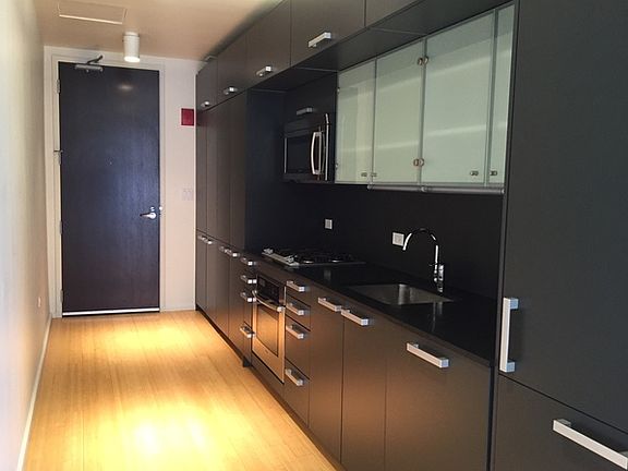 4th image of 550 N Saint Clair St APT 1603
