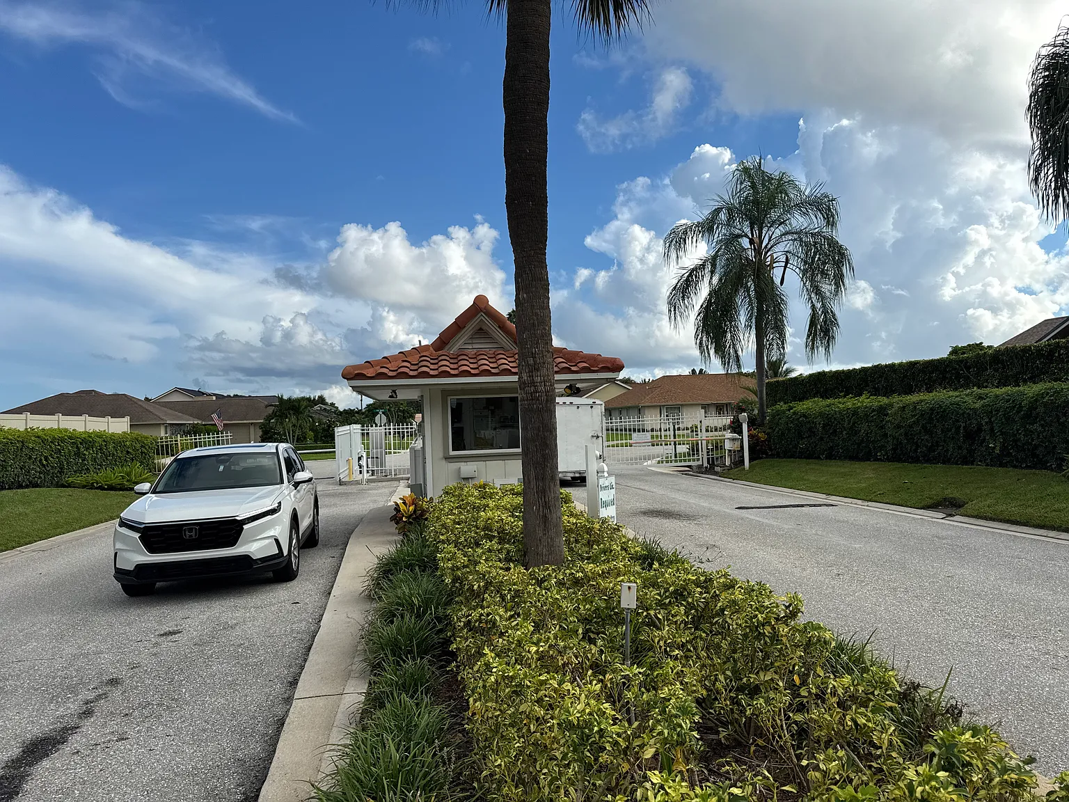 3 bed, 2510 sqft, $3,600 — Photo 2