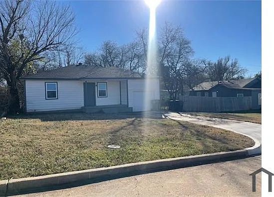 3 bed, 1270 sqft, $1,599 — Photo 1