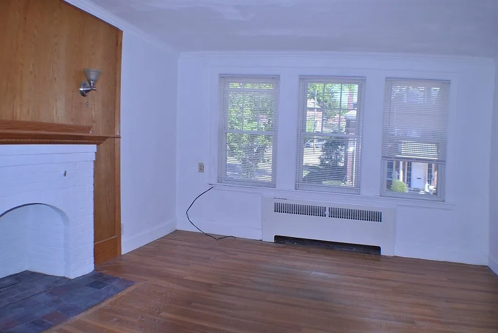 4 bed, 1.0 bath, 1412 sqft, $4,000 — Photo 4