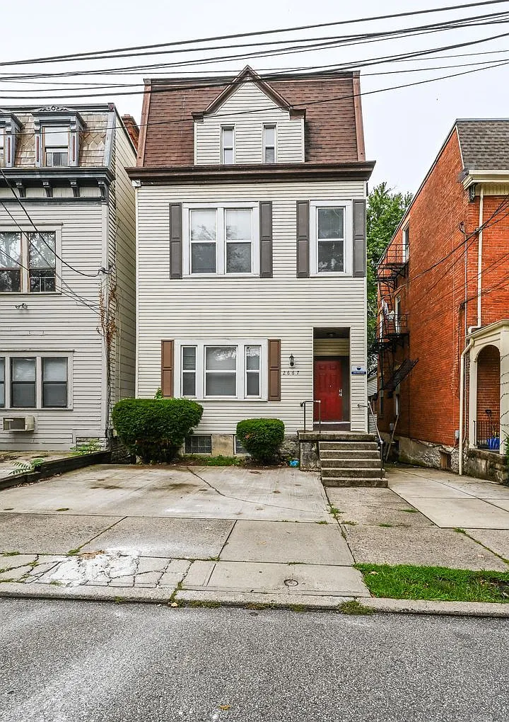 2667 Bellevue Ave — Photo 1