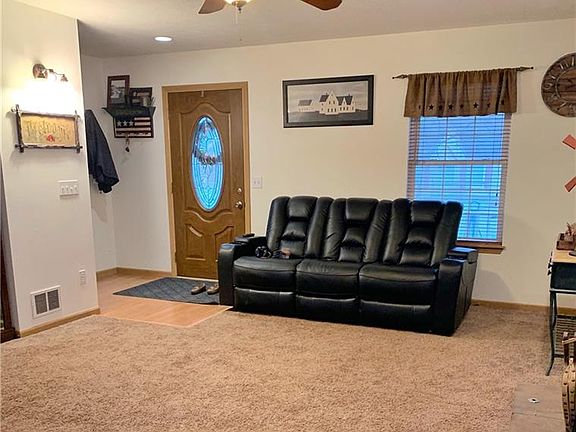 3rd image of 924 Orchard Ave