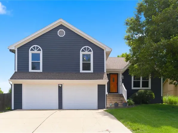 1012 NW Pennington Pl, Blue Springs, MO 64015