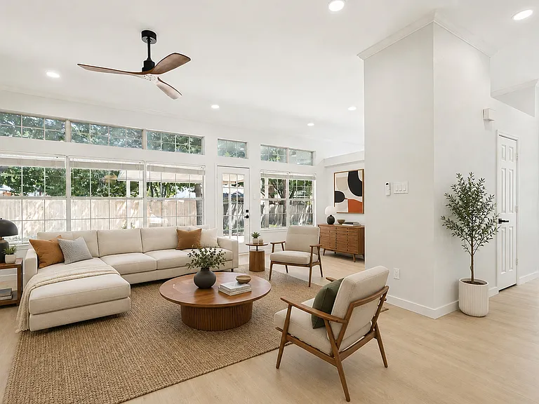 2112 Carriage Hl — Photo 2