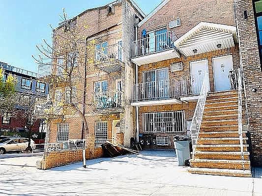 4th image of 699 Lafayette Ave #3