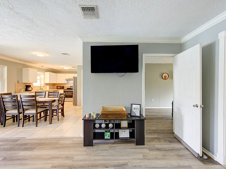 9901 Thrush St — Photo 11