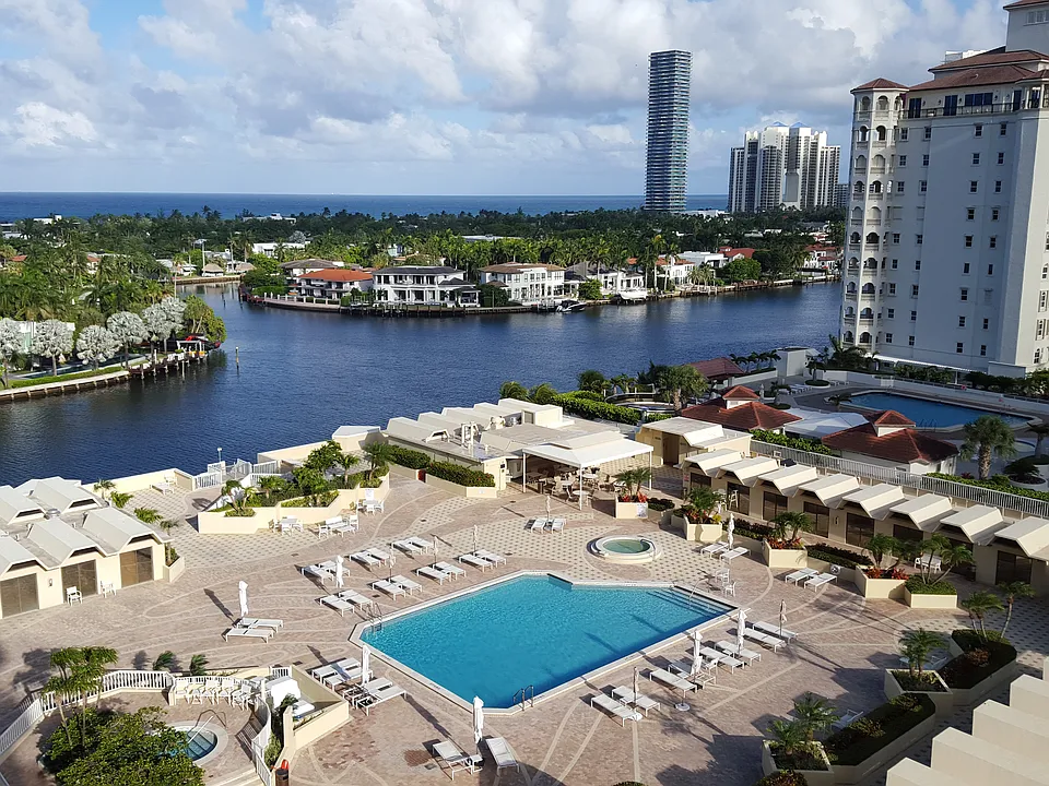 20191 E Country Club Dr #1111