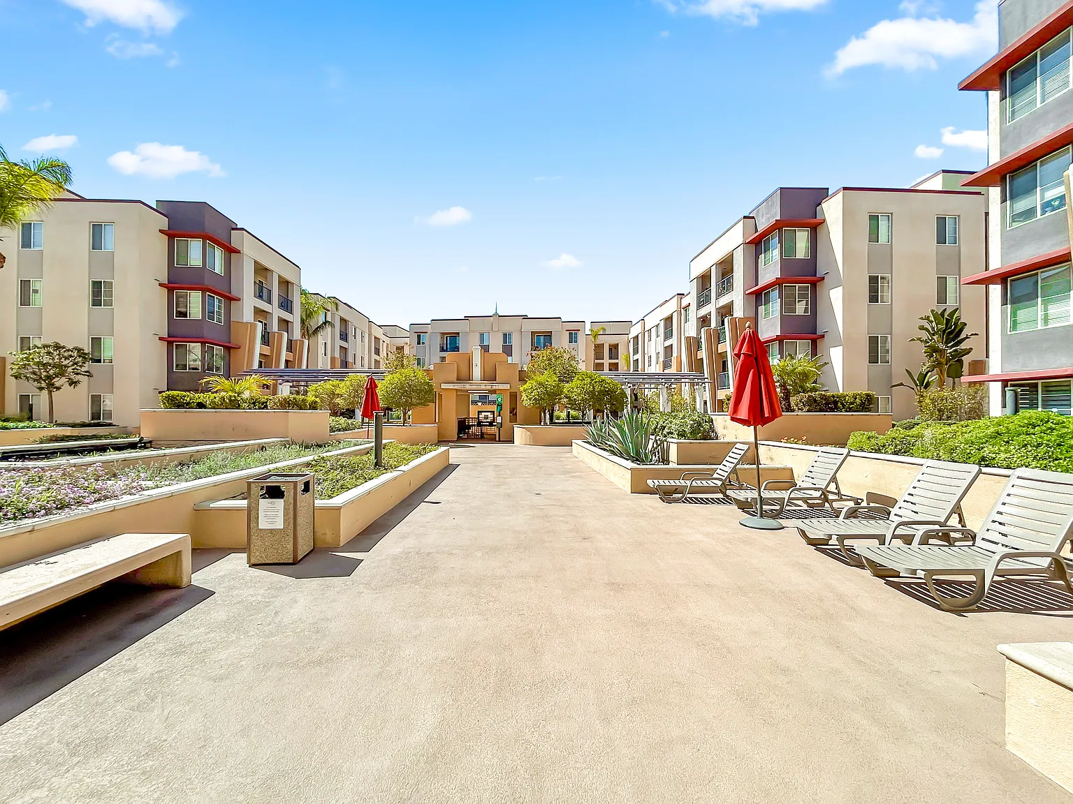 2 bed, 1000 sqft, $2,975 — Photo 1
