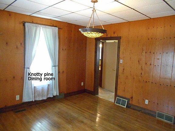 Dining room, more windows, great air circulation, hardwood f