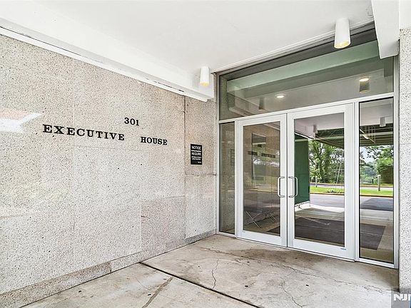 3rd image of 301 Beech St APT 9K