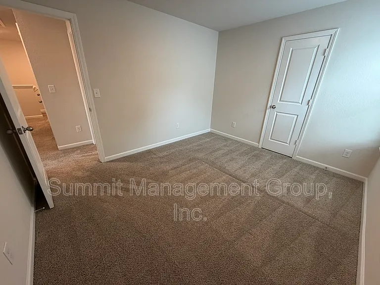 219 Limestone Cir — Photo 30