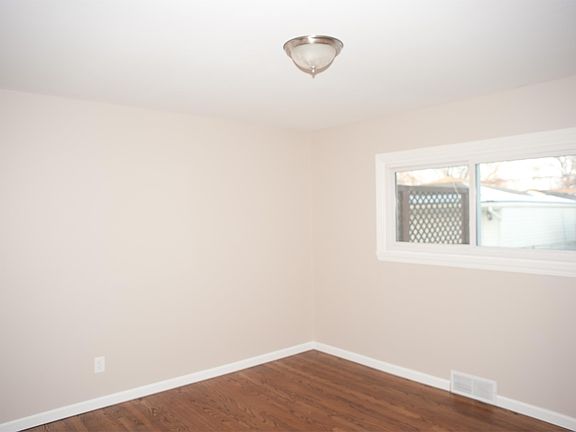 3rd image of 219 S Wildwood St