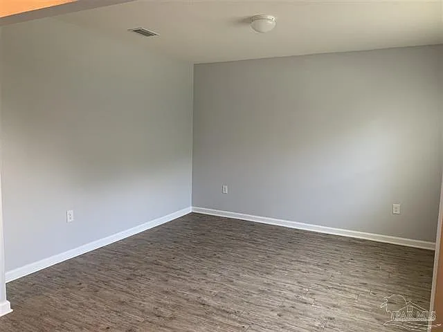 5 bed, 2.5 bath, 2804 sqft, $2,450 — Photo 3